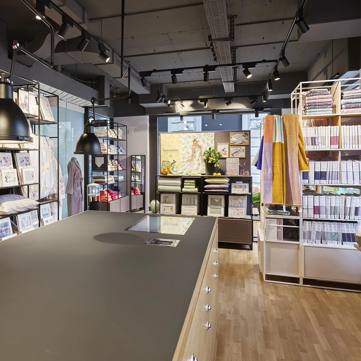 Schlossberg_Boutique_Luzern_1200x1200 Schlossberg_Boutique_Luzern_1200x1200