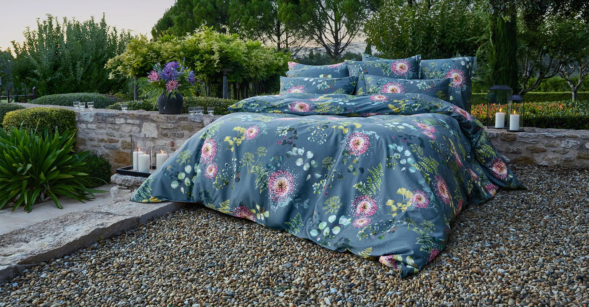 Schlossberg Bettwäsche Nele – Exklusive Eleganz unter freiem Himmel schlossberg-bettwaesche-nele-hero-1920x1000