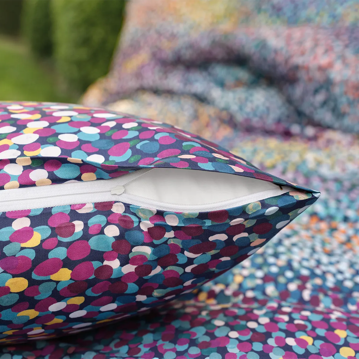 Schlossberg Bettwäsche Jana – Detailansicht des Kissenbezugs mit Reißverschluss