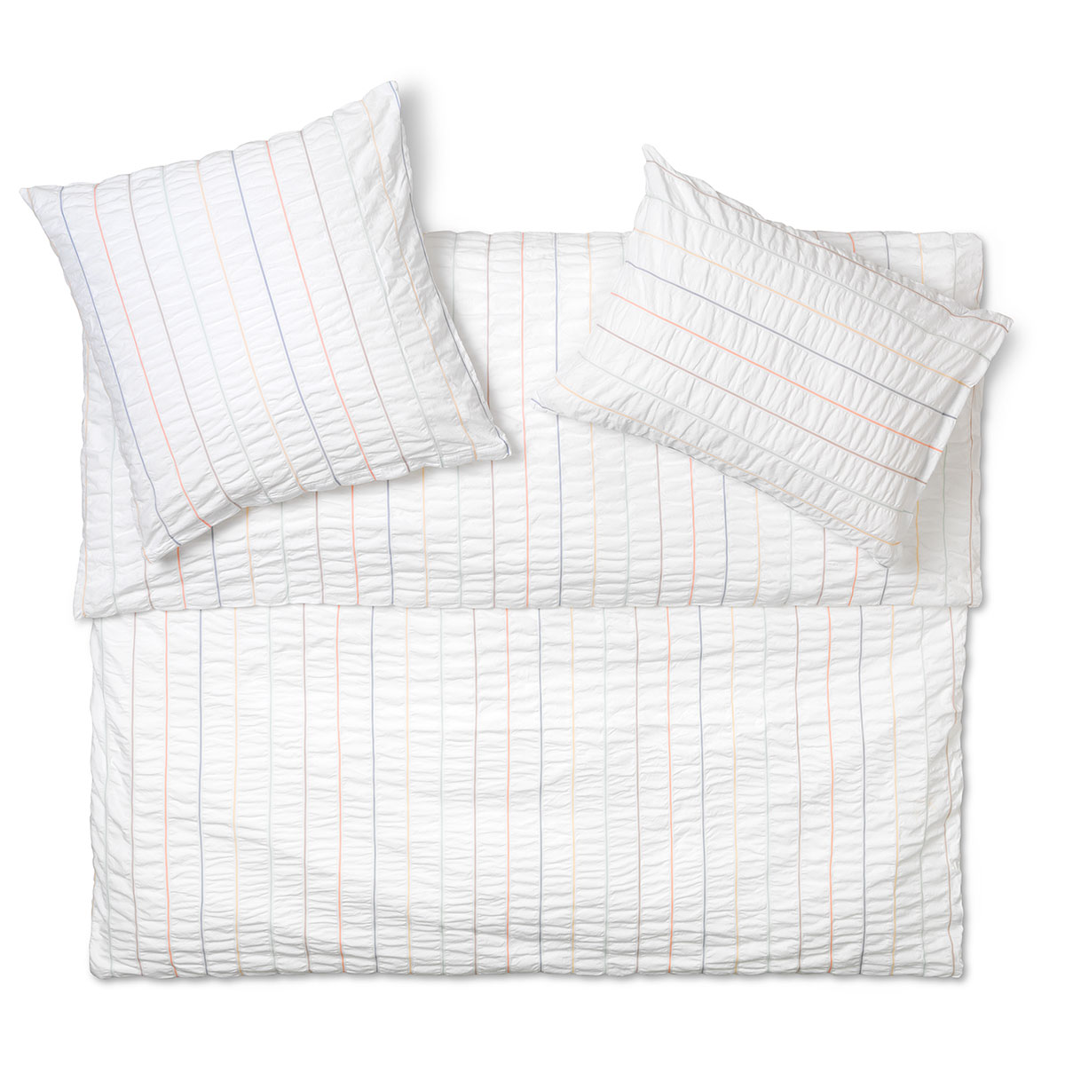 Bettwäsche Nelson mit feinen, farbigen Streifen auf weissem Hintergrund, bestehend aus einem Duvet- und zwei Kissenbezügen.
