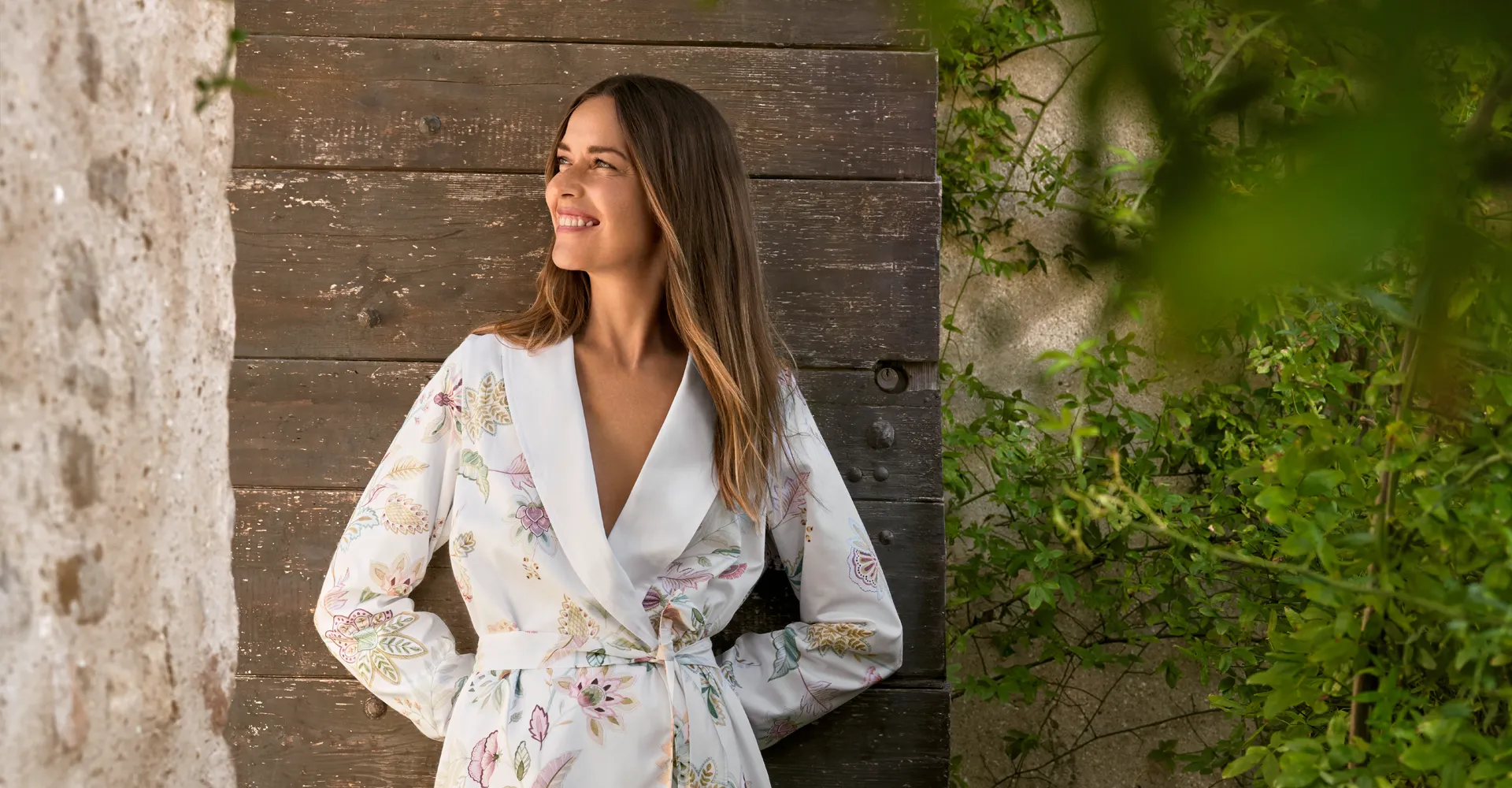 schlossberg-morgenmantel-ima-model-1-1920x1000