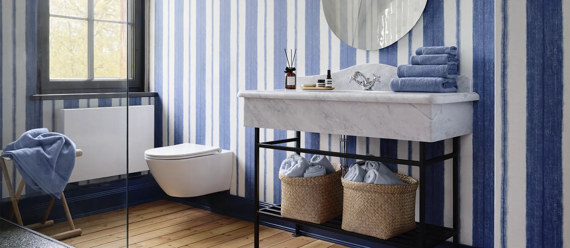 schlossberg-frottier-coshmere-bleu-badezimmer-1920x835