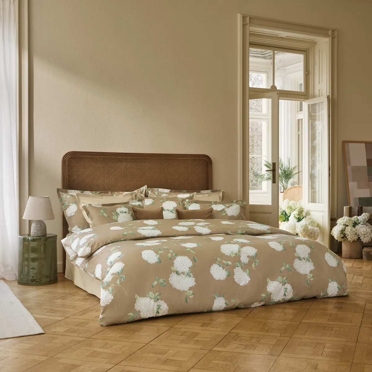 schlossberg-switzerland-bettwaesche-hortensia-miel-p1-hero-nahe-uni-amande-elodie-honey-plaid-sora-offwhite-1200x1200 schlossberg-switzerland-bettwaesche-hortensia-miel-p1-hero-nahe-uni-amande-elodie-honey-plaid-sora-offwhite-1200x1200