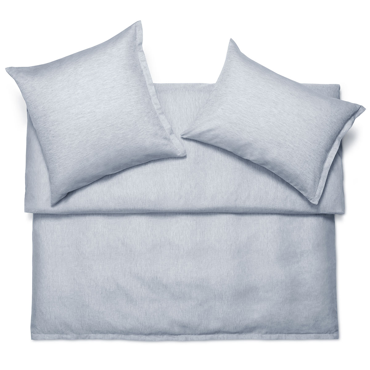 Levin Bettwäsche in Hellblau Hellblaues Bettwäsche Set Levin mit zwei Kissen und Decke aus leichtem Stoff.