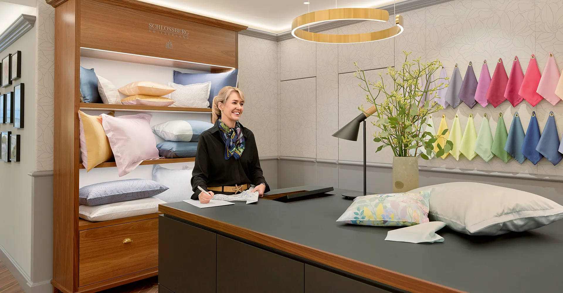 Schlossberg_Boutique_Zurich_Boutique Manager_1920x1000 Schlossberg_Boutique_Zurich_Boutique Manager_1920x1000